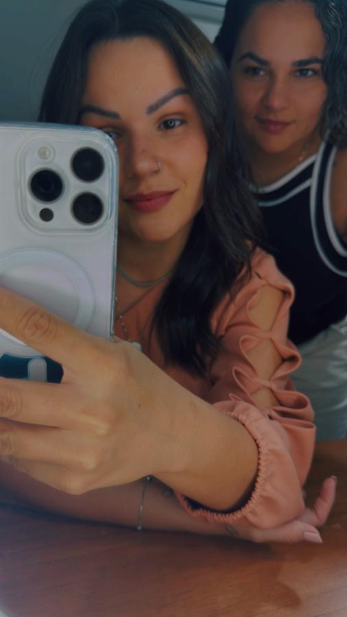 Selfie das duas no espelho