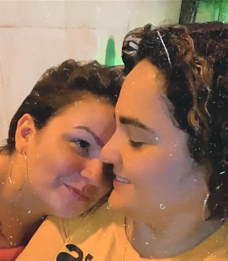 Rox e Lay de rosto colado